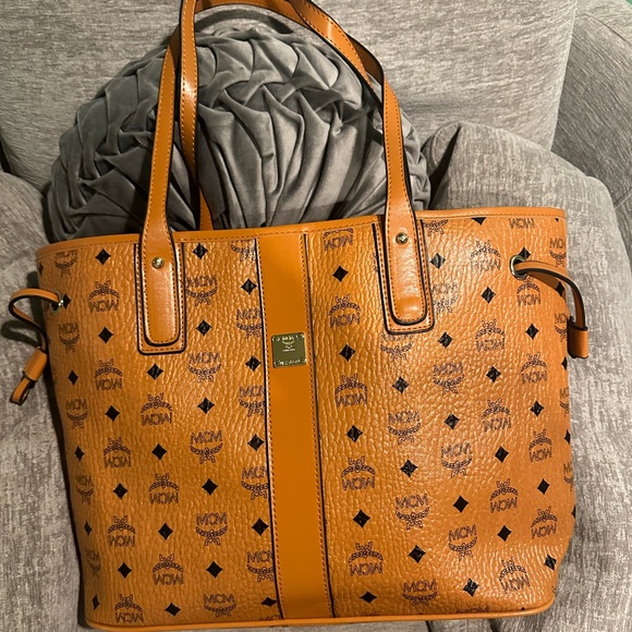 MCM Tote Bag - Picture 3 of 3